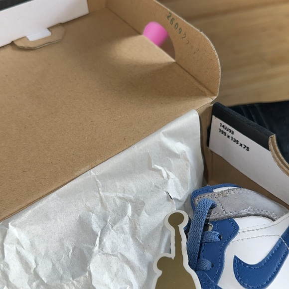 JORDAN RETRO 1 HIGH OG TRUE BLUES WHITE CEMENT GRAY 6C - Picture 3 of 10